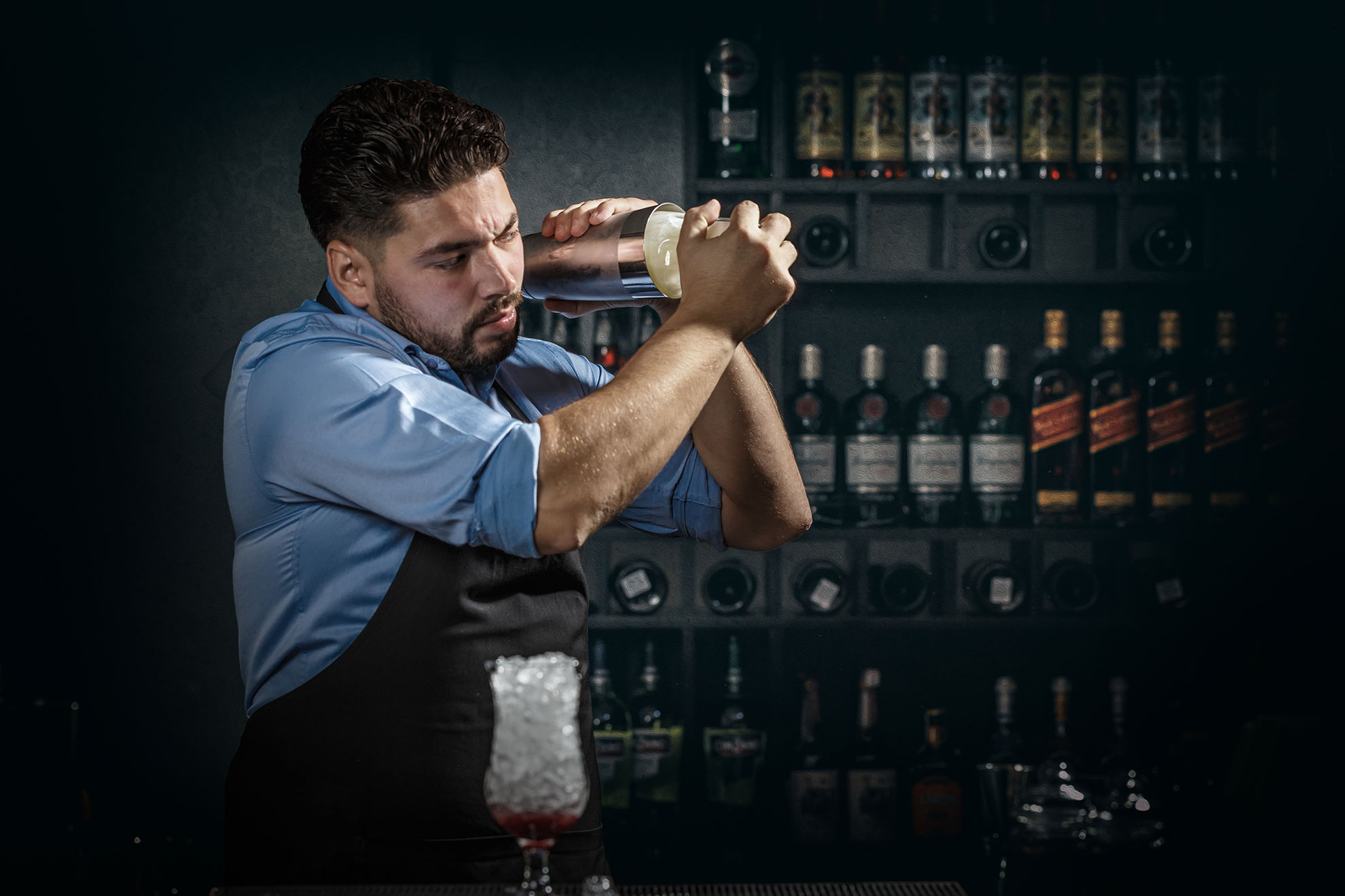 Barman podczas pracy
