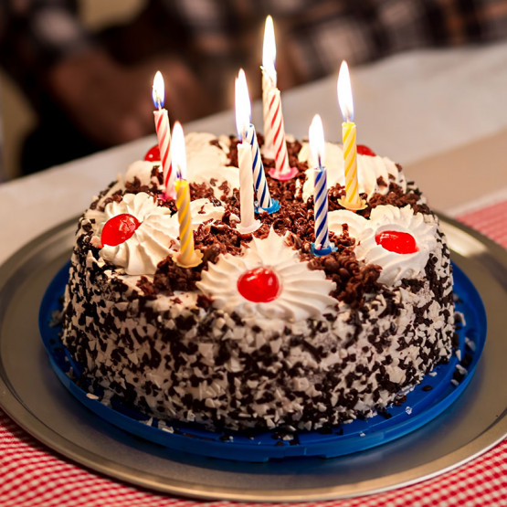 Tort urodzinowy, ilustracja do artykułu